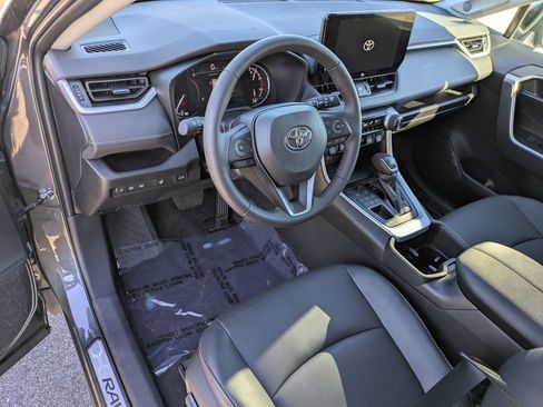Used 2023 Toyota RAV4 XLE Premium image 9