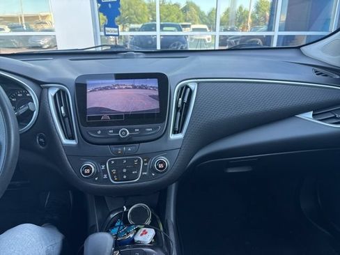 Used 2022 Chevrolet Malibu LT FWD image 15
