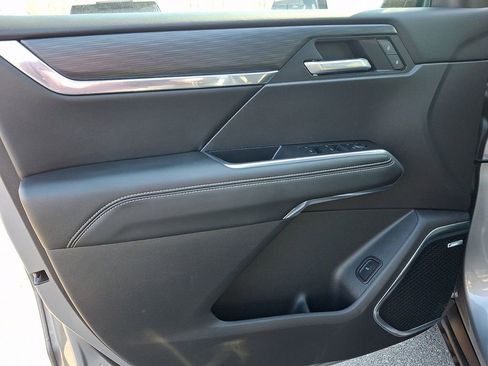 Used 2025 GMC Acadia Elevation image 12