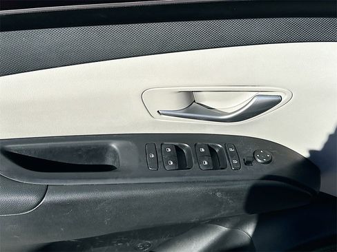 Used 2023 Hyundai Tucson SE image 21