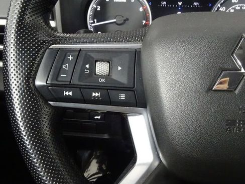 Used 2022 Mitsubishi Outlander SE image 26