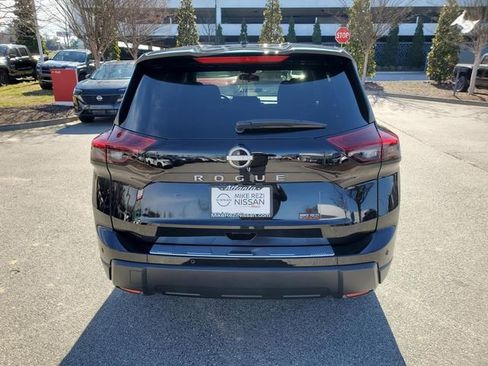 Certified 2025 Nissan Rogue SV image 5