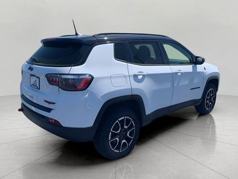 Used 2025 Jeep Compass Trailhawk AWD/4WD image 34