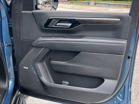 Used 2025 Chevrolet Tahoe Premier RWD image 22