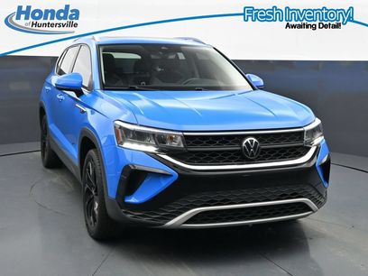 Used 2023 Volkswagen Taos SE w/ Panoramic Sunroof Package