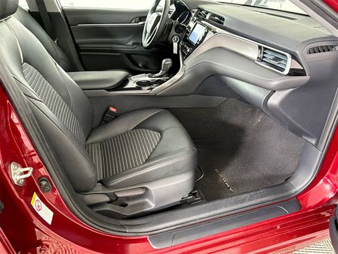 Used 2018 Toyota Camry SE image 13