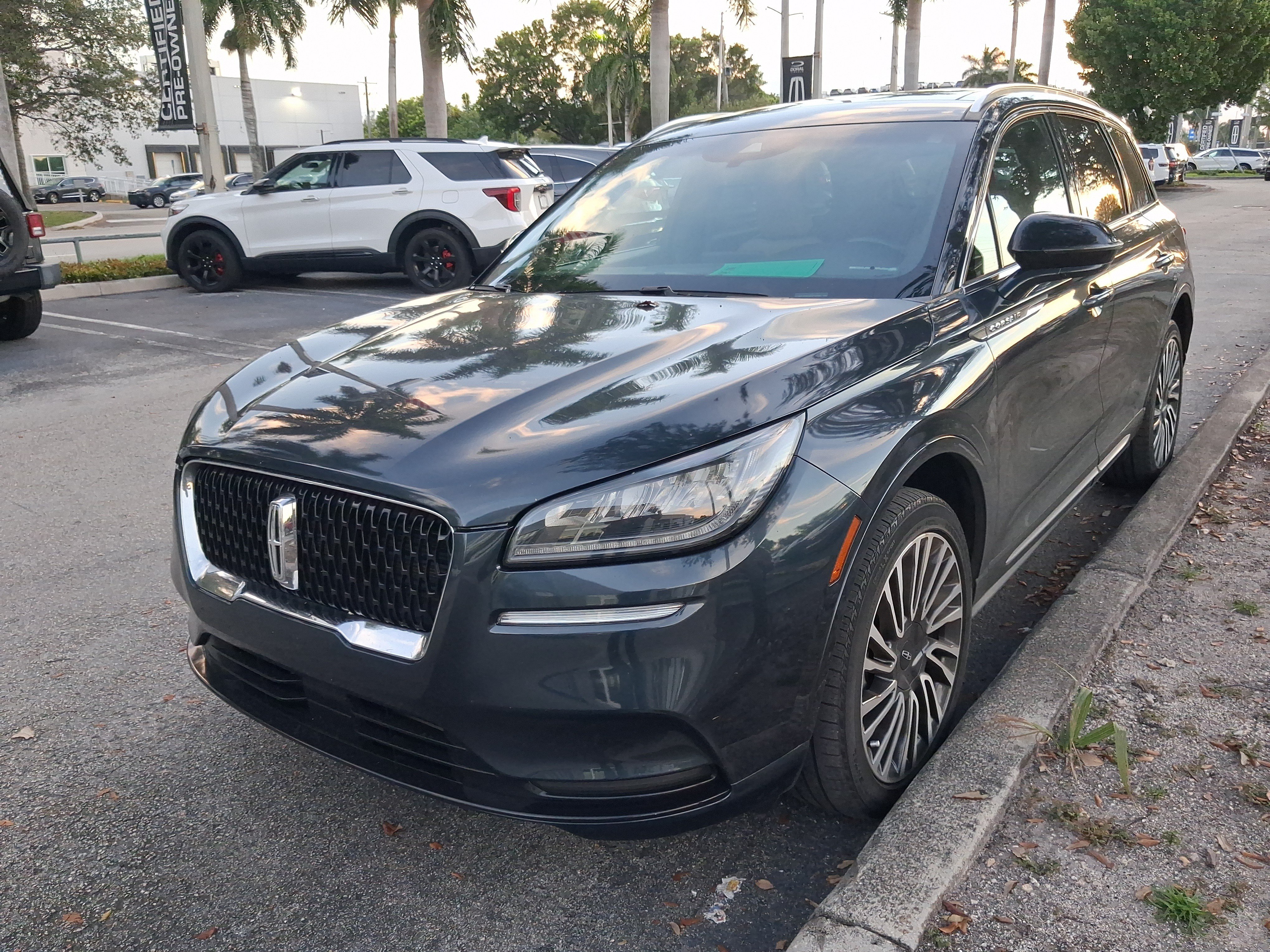 Used 2022 Lincoln Corsair Reserve w/ Sport Package AWD/4WD image 3