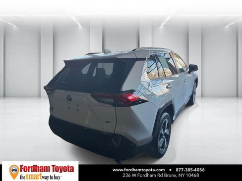 Used 2024 Toyota RAV4 SE image 7