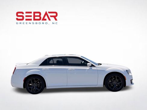 Used 2022 Chrysler 300 S w/ Comfort Group RWD image 9