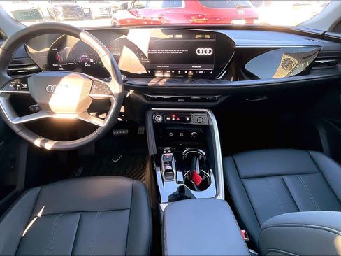 Used 2025 Audi Q5 Premium w/ Convenience Package image 14