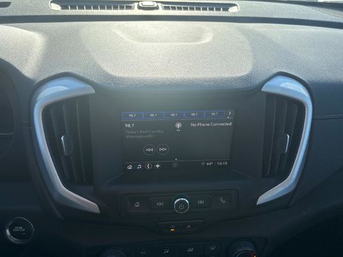 Used 2024 GMC Terrain SLE image 23