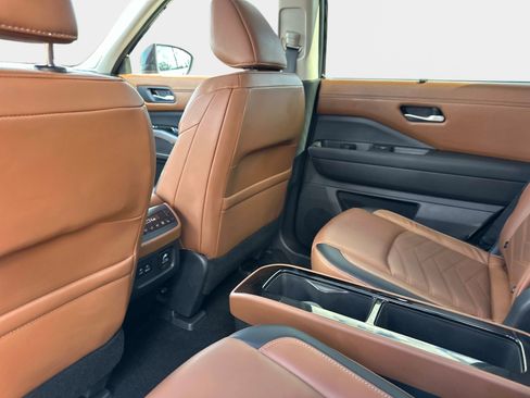 Used 2022 Nissan Pathfinder Platinum image 15