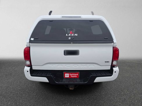 Certified 2016 Toyota Tacoma TRD Sport w/ Premium & Technology Package AWD/4WD image 4