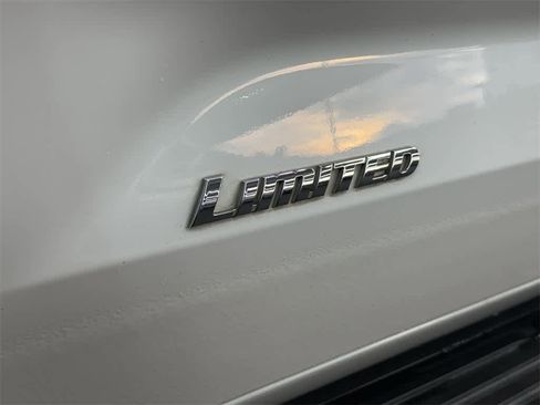 Used 2023 Toyota Sequoia Limited image 10