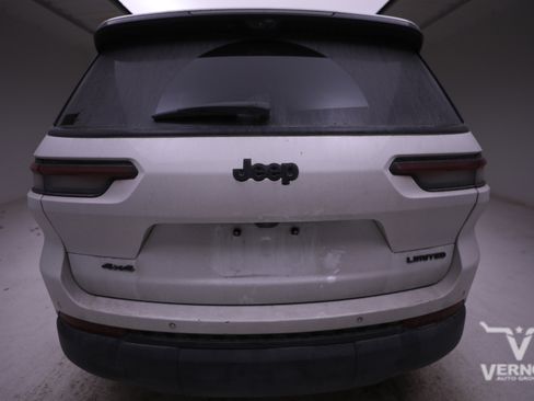 Used 2023 Jeep Grand Cherokee L Limited w/ Luxury Tech Group II image 3