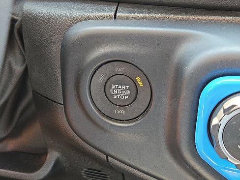 Used 2023 Jeep Wrangler Unlimited Sahara AWD/4WD image 31