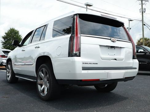 Used 2018 Cadillac Escalade Luxury AWD/4WD image 7