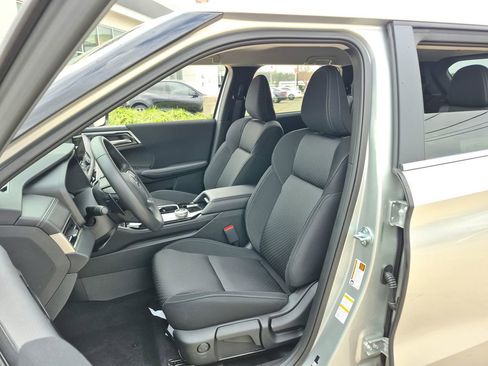 New 2026 Mitsubishi Outlander ES image 10