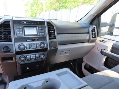 Used 2019 Ford F250 XL w/ Power Equipment Group RWD image 22