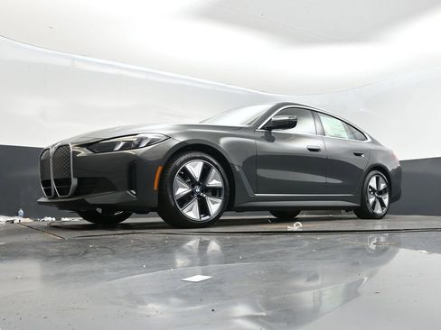 Used 2025 BMW i4 eDrive40 w/ Premium Package RWD image 38