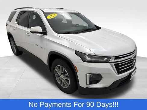 Used 2023 Chevrolet Traverse LT image 1