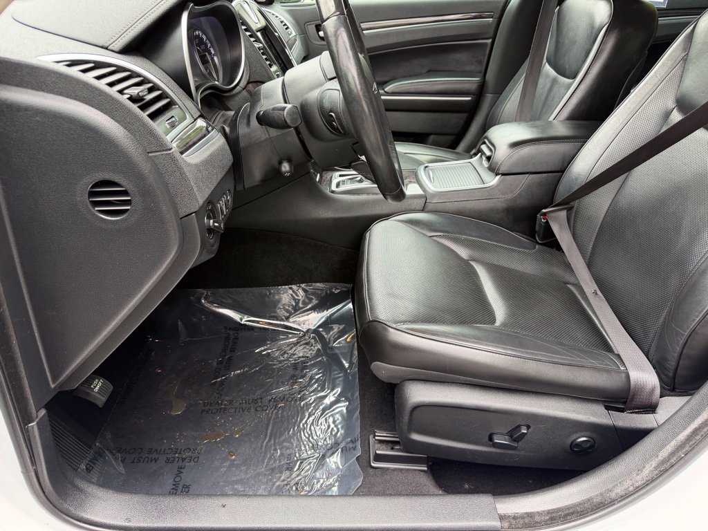 Used 2019 Chrysler 300 Limited RWD image 12