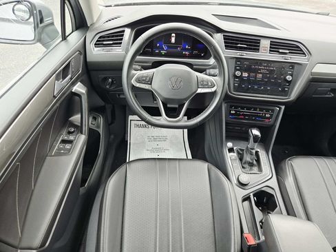 Used 2022 Volkswagen Tiguan SE AWD/4WD image 10