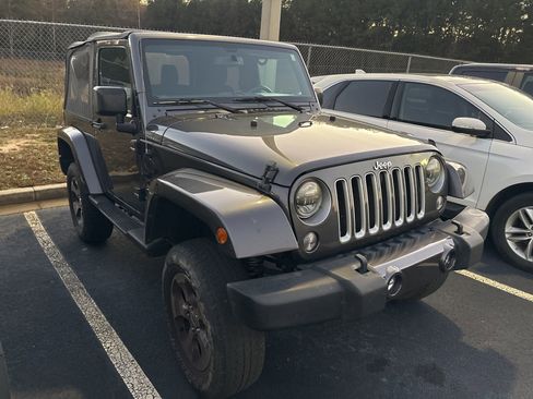 Used 2016 Jeep Wrangler Sahara w/ Connectivity Group image 2