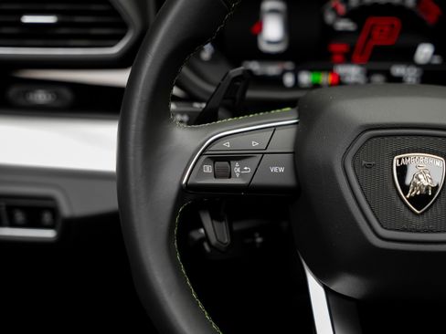 Used 2024 Lamborghini Urus S AWD/4WD image 45