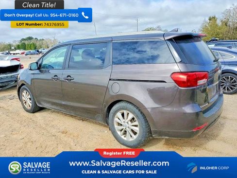 Used 2017 Kia Sedona LX w/ LX Essentials Premium Package image 3