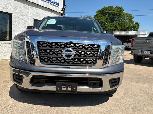 Used 2018 Nissan Titan SV RWD image 5