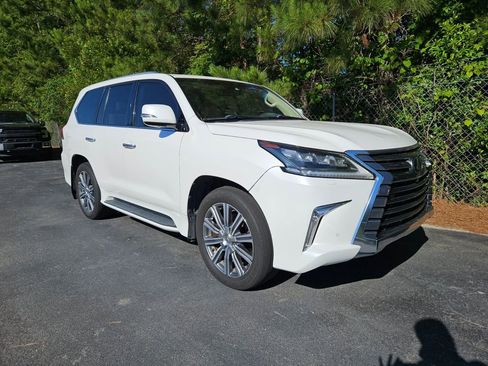 Used 2017 Lexus LX 570 4WD w/ Luxury Package image 5