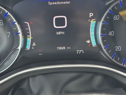 Used 2024 Chrysler Pacifica Touring-L image 40