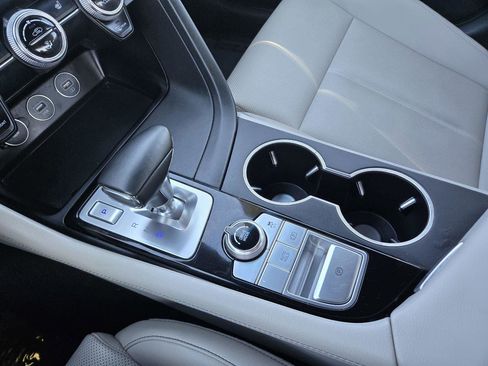 Used 2023 Genesis G70 2.0T image 12