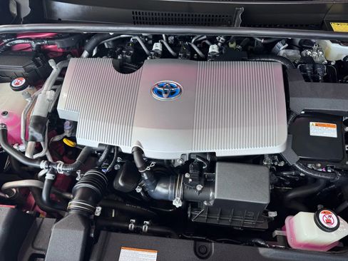 Used 2017 Toyota Prius Prime Premium image 33