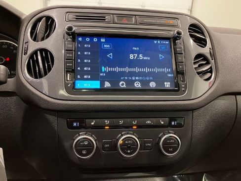 Used 2013 Volkswagen Tiguan SE image 22