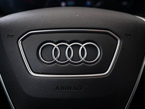 Used 2022 Audi e-tron Premium w/ Convenience Plus Package image 28