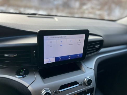 Used 2021 Ford Explorer XLT image 20