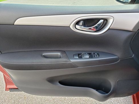 Used 2015 Nissan Sentra SV FWD image 9