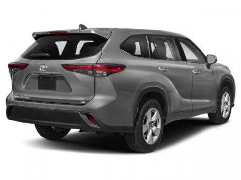 Certified 2021 Toyota Highlander LE image 2