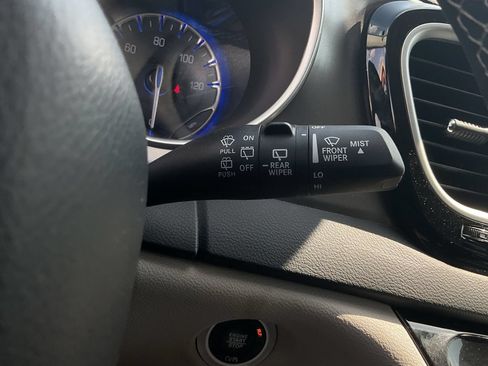 Used 2024 Chrysler Pacifica Touring-L FWD image 36