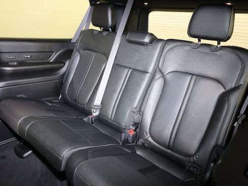 Used 2024 Jeep Wagoneer L Series III w/ Premium Group I AWD/4WD image 13