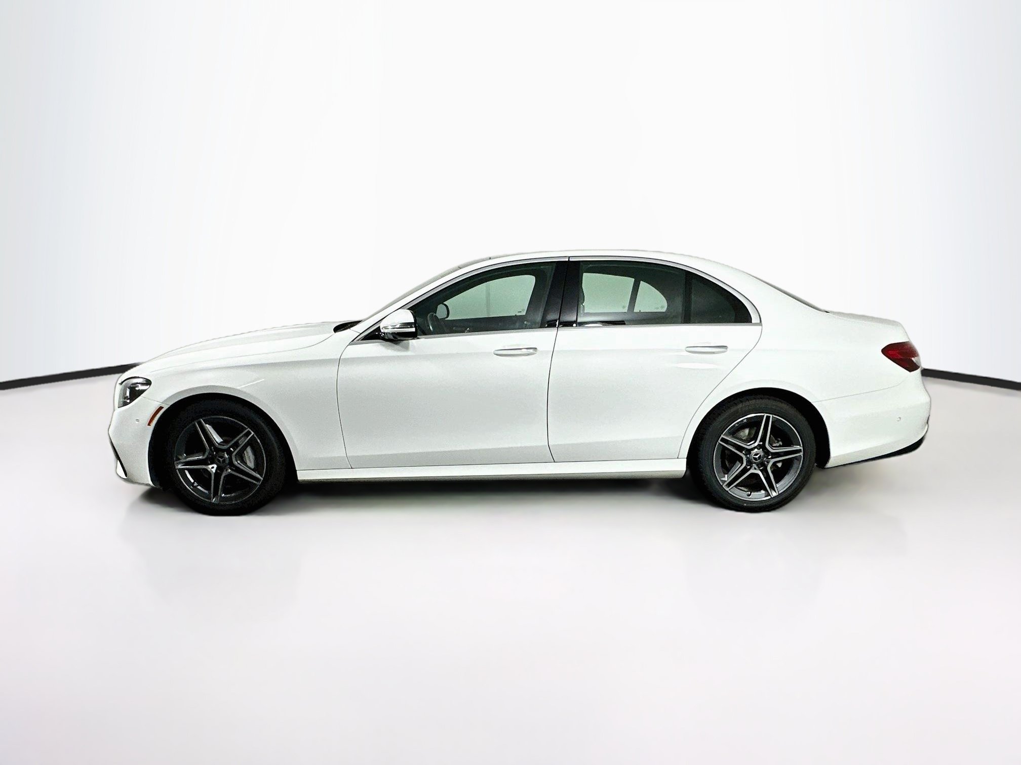 Used 2023 Mercedes-Benz E 350 4MATIC Sedan image 4