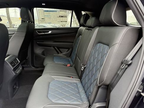 New 2026 Volkswagen Atlas Cross Sport SEL Premium R-Line image 19