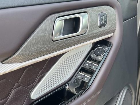 Used 2025 Ford Explorer Platinum w/ LUX Leather Package image 10