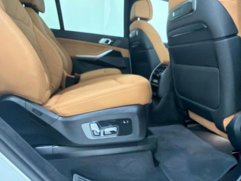 Certified 2024 BMW X7 xDrive40i w/ M Sport Package AWD/4WD image 25