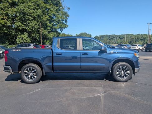 Used 2022 Chevrolet Silverado 1500 LT AWD/4WD image 2