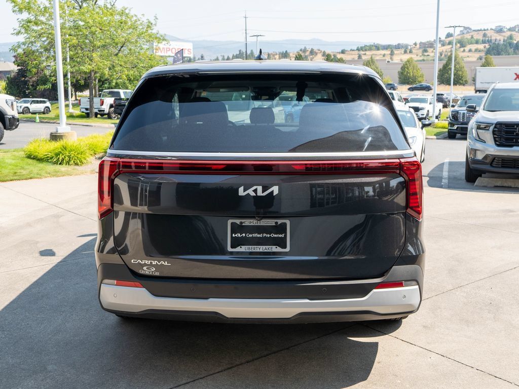 Used 2026 Kia Carnival FWD image 6