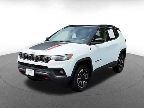 Used 2025 Jeep Compass Trailhawk AWD/4WD image 4