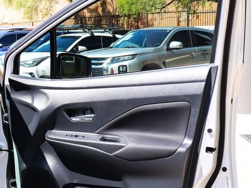 Used 2021 Nissan Versa SV FWD image 29